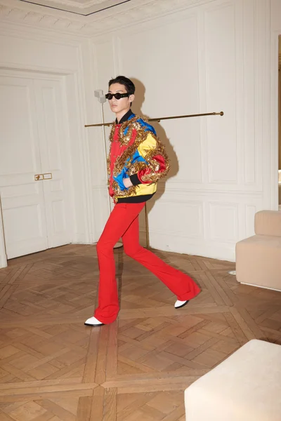 Look 3